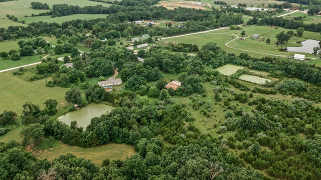 7512 COUNTY ROAD, Fulton, MO 65251