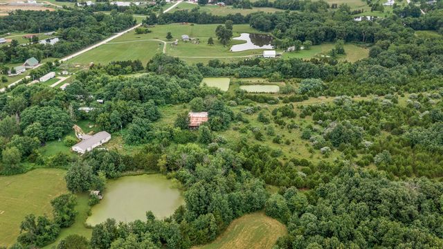 7512 COUNTY ROAD, Fulton, MO 65251