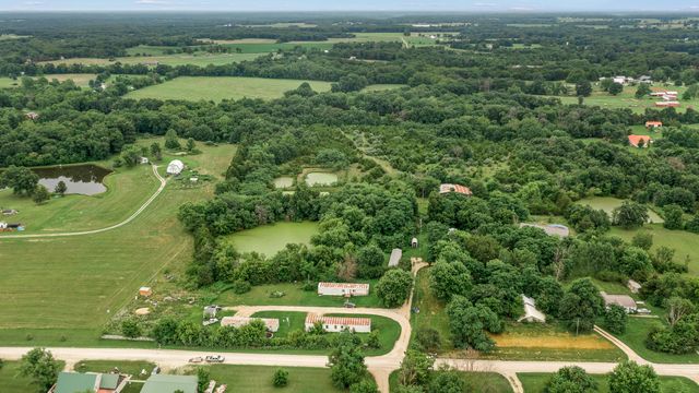 7512 COUNTY ROAD, Fulton, MO 65251