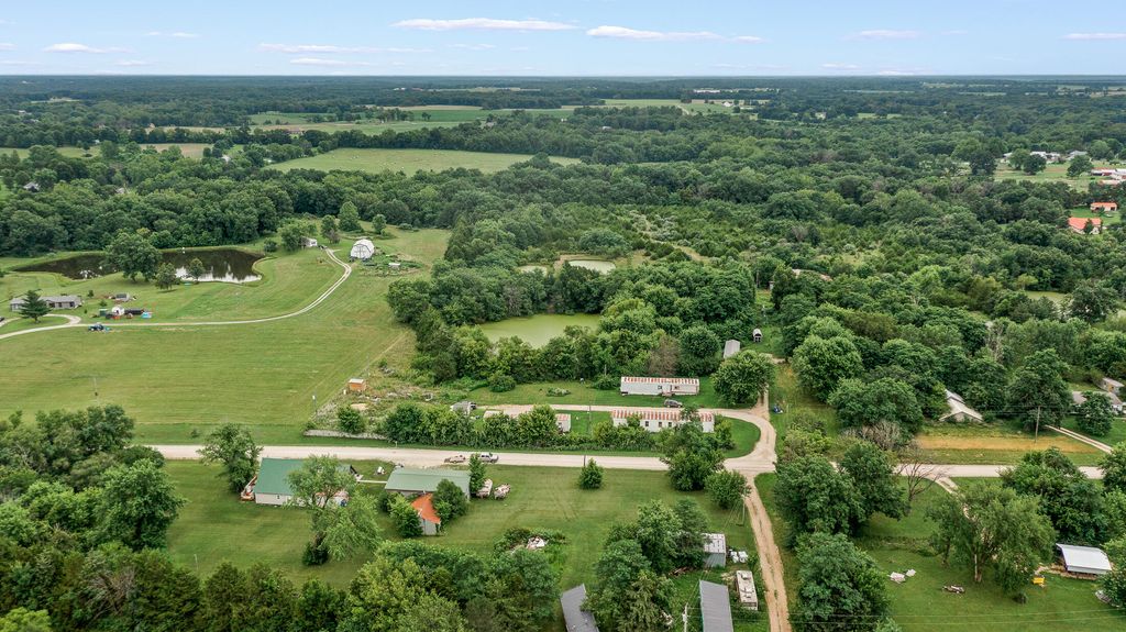 7512 COUNTY ROAD, Fulton, MO 65251
