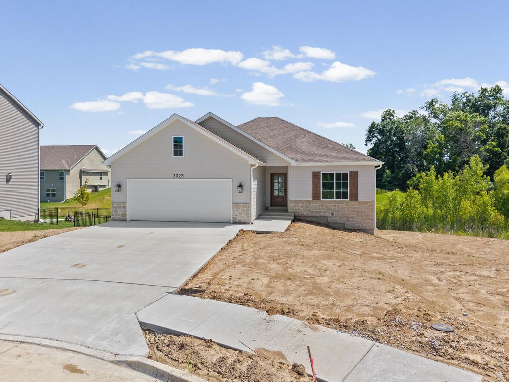 3923 FORESTER CT, Columbia, MO 65202