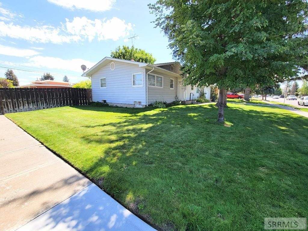 Image 2 of property listing at 967 S Woodruff Avenue, Idaho Falls, ID 83404