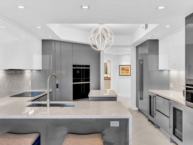 21200 Point Pl 1503 S.E Corner Turn Key, Aventura, FL 33180