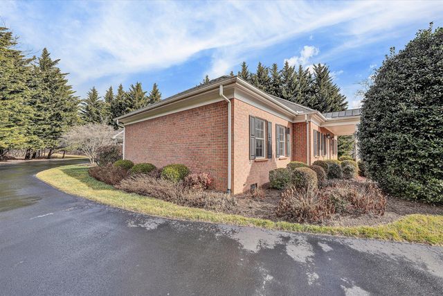 625 Highfield RD, Salem, VA 24153