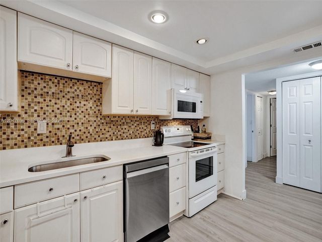 800 Parkview Dr 131, Hallandale Beach, FL 33009