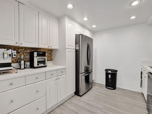 800 Parkview Dr 131, Hallandale Beach, FL 33009