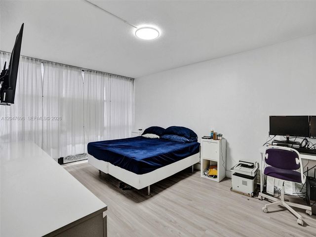 800 Parkview Dr 131, Hallandale Beach, FL 33009