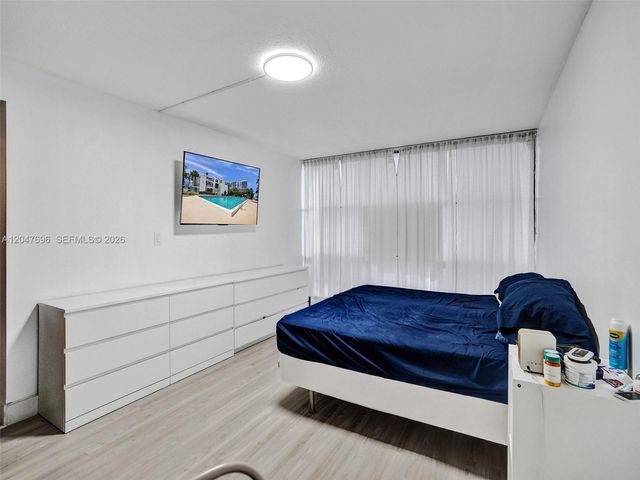 800 Parkview Dr 131, Hallandale Beach, FL 33009
