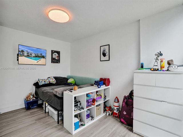 800 Parkview Dr 131, Hallandale Beach, FL 33009