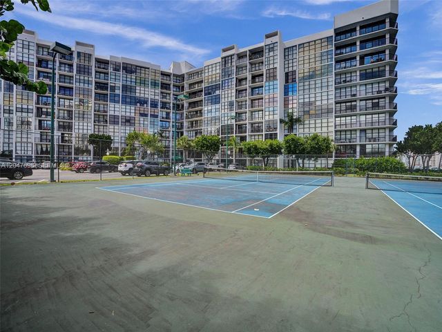 800 Parkview Dr 131, Hallandale Beach, FL 33009