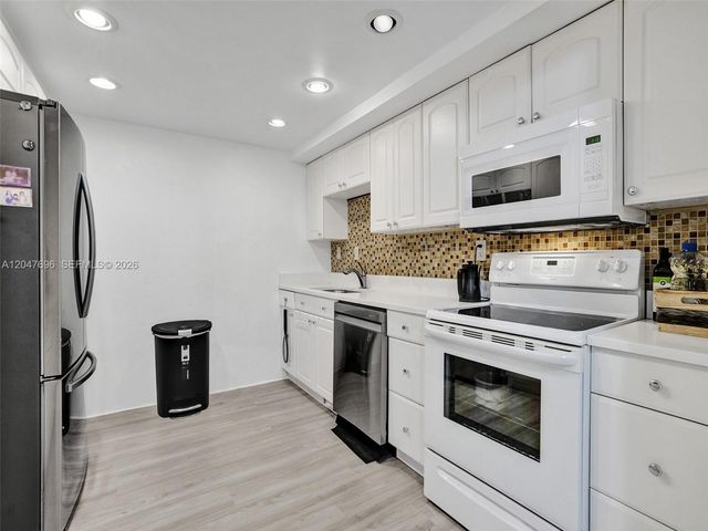 800 Parkview Dr 131, Hallandale Beach, FL 33009