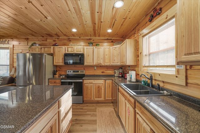 5236 Mathis Branch Road, Cosby, TN 37722