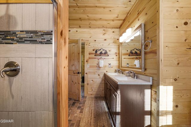 5236 Mathis Branch Road, Cosby, TN 37722