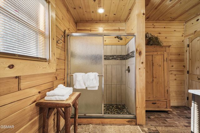 5236 Mathis Branch Road, Cosby, TN 37722