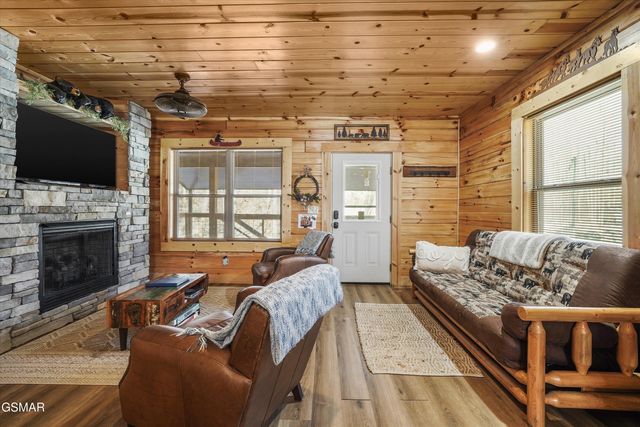 5236 Mathis Branch Road, Cosby, TN 37722