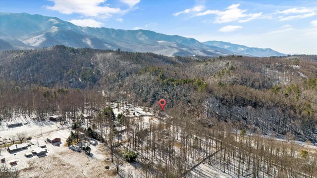 5236 Mathis Branch Road, Cosby, TN 37722