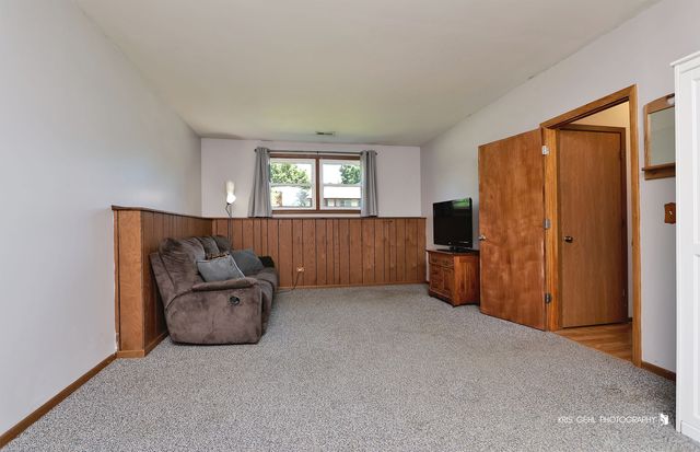 2401 Mallard Drive, Lindenhurst, IL 60046
