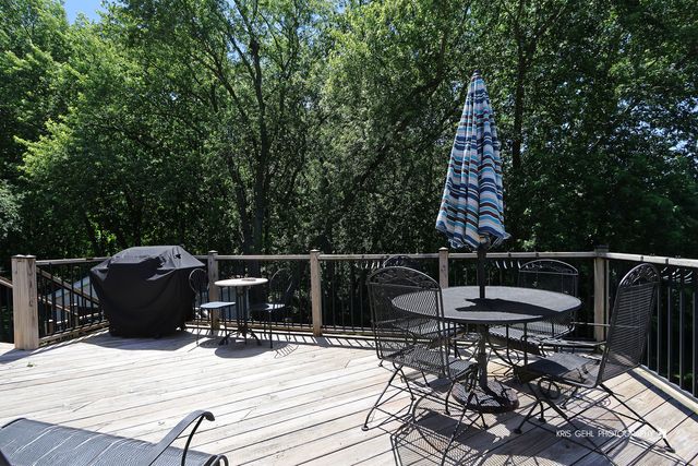 2401 Mallard Drive, Lindenhurst, IL 60046