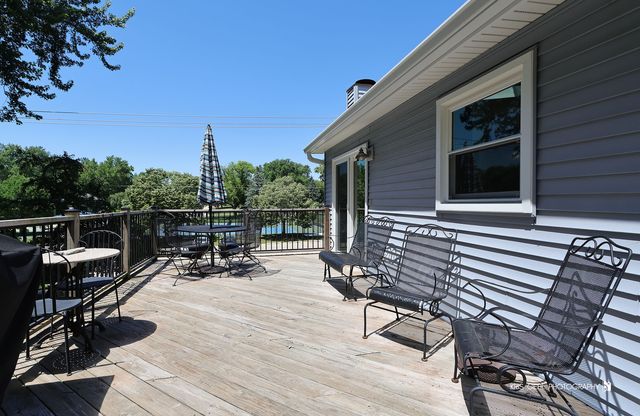 2401 Mallard Drive, Lindenhurst, IL 60046