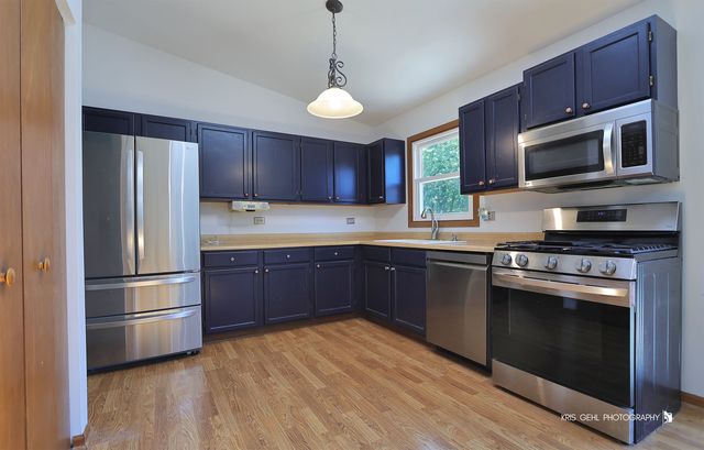2401 Mallard Drive, Lindenhurst, IL 60046