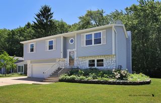 2401 Mallard Drive, Lindenhurst, IL 60046