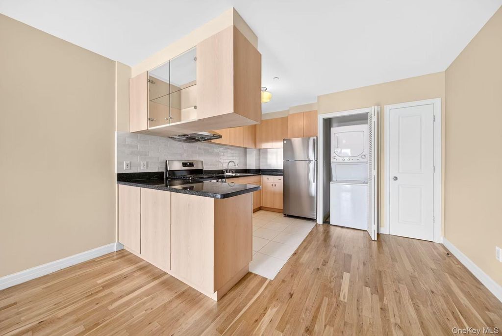 146-14 35th Avenue 7A, Flushing, NY 11354 — photo 4
