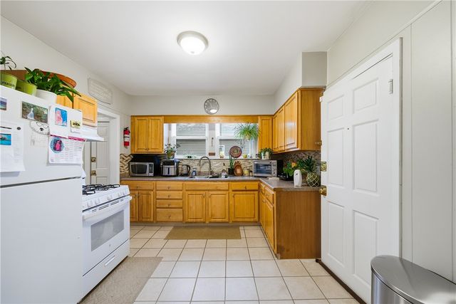 616 Lonsdale Avenue, Central Falls, RI 02863