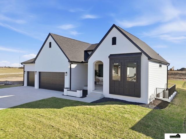 8811 Dragonfly Lane, Lincoln, NE 68526