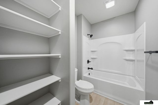 8811 Dragonfly Lane, Lincoln, NE 68526