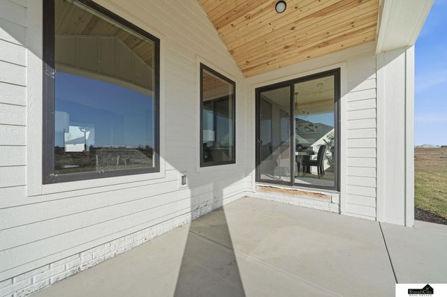 8811 Dragonfly Lane, Lincoln, NE 68526