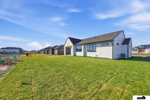 8811 Dragonfly Lane, Lincoln, NE 68526