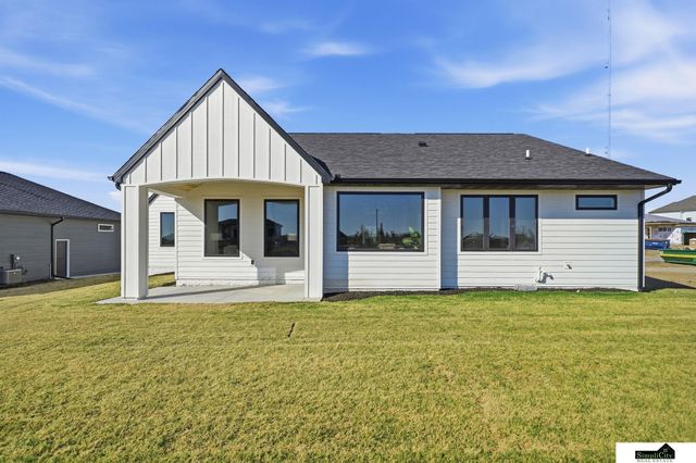 8811 Dragonfly Lane, Lincoln, NE 68526