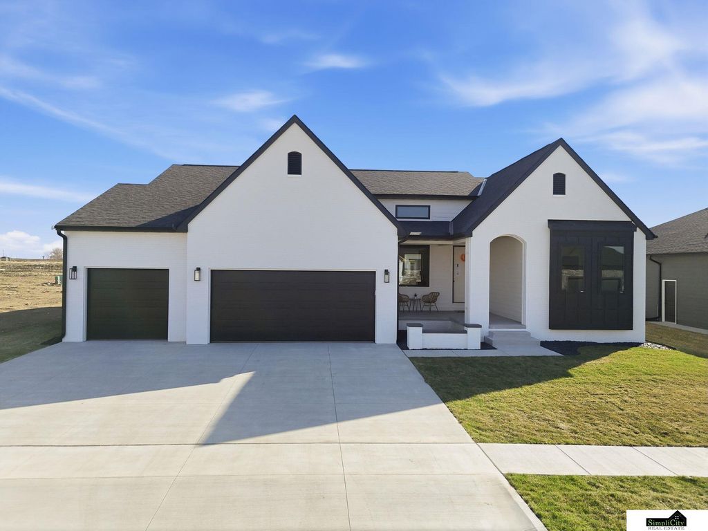 8811 Dragonfly Lane, Lincoln, NE 68526