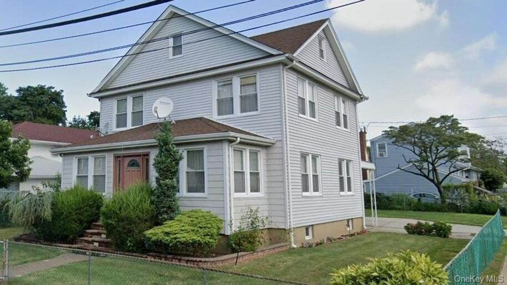 727 Beck Street, Uniondale, NY 11553