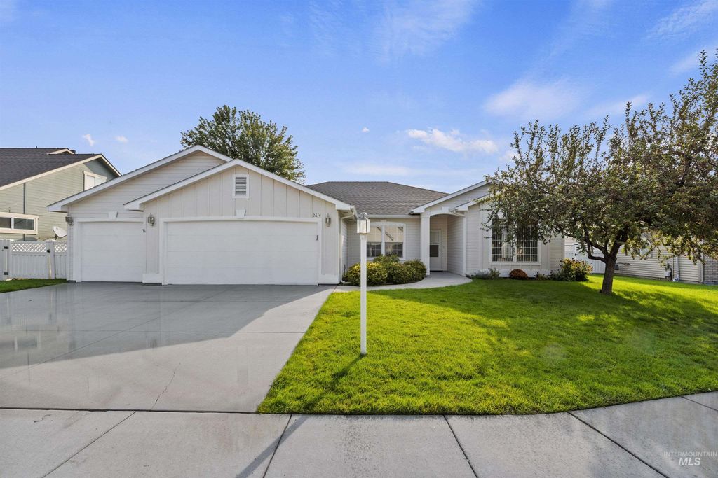 2614 N Robie Ave, Meridian, ID 83646