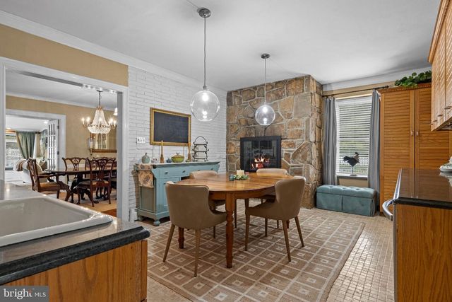 8 S PROVIDENCE RD, Wallingford, PA 19086