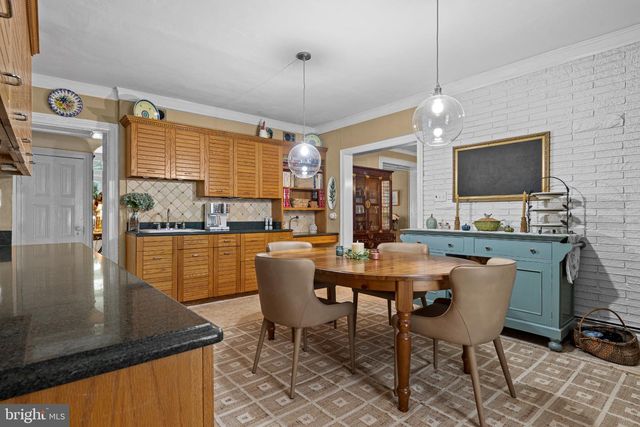 8 S PROVIDENCE RD, Wallingford, PA 19086
