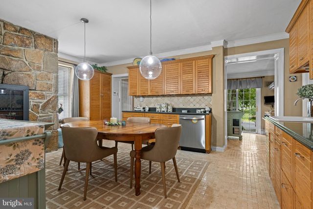 8 S PROVIDENCE RD, Wallingford, PA 19086