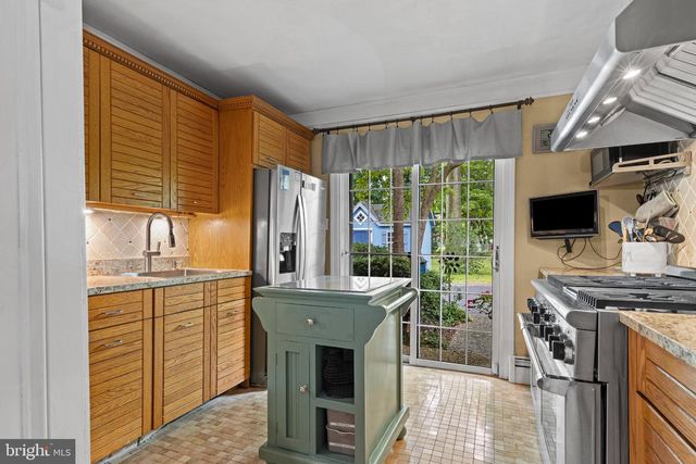 8 S PROVIDENCE RD, Wallingford, PA 19086