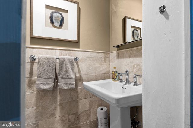 8 S PROVIDENCE RD, Wallingford, PA 19086