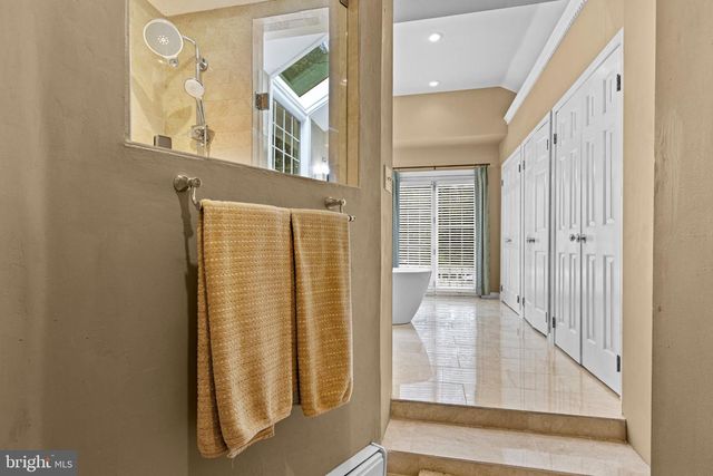 8 S PROVIDENCE RD, Wallingford, PA 19086