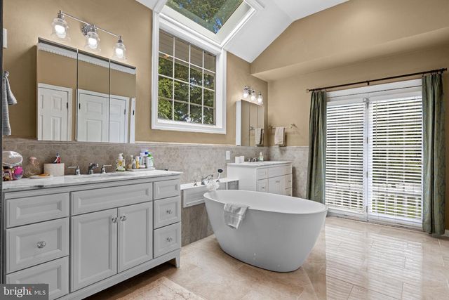 8 S PROVIDENCE RD, Wallingford, PA 19086