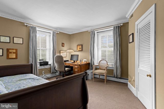 8 S PROVIDENCE RD, Wallingford, PA 19086