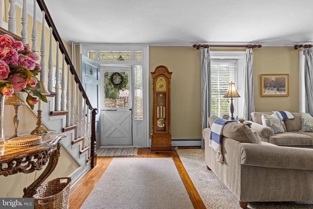 8 S PROVIDENCE RD, Wallingford, PA 19086