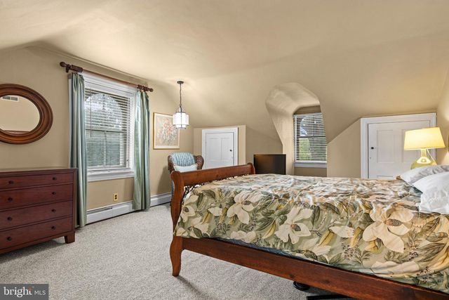 8 S PROVIDENCE RD, Wallingford, PA 19086