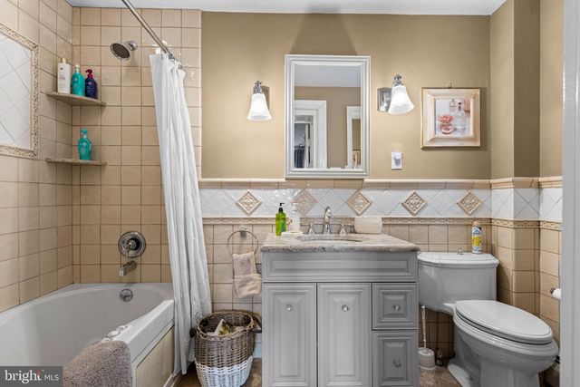 8 S PROVIDENCE RD, Wallingford, PA 19086