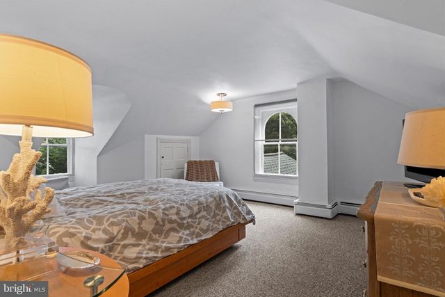 8 S PROVIDENCE RD, Wallingford, PA 19086