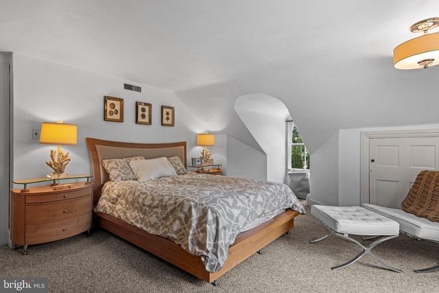 8 S PROVIDENCE RD, Wallingford, PA 19086