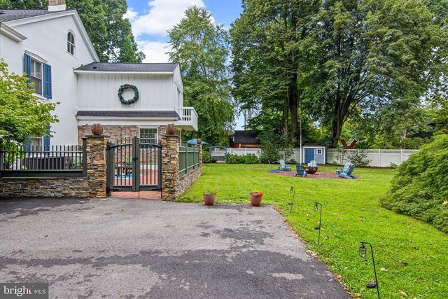 8 S PROVIDENCE RD, Wallingford, PA 19086
