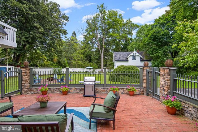 8 S PROVIDENCE RD, Wallingford, PA 19086